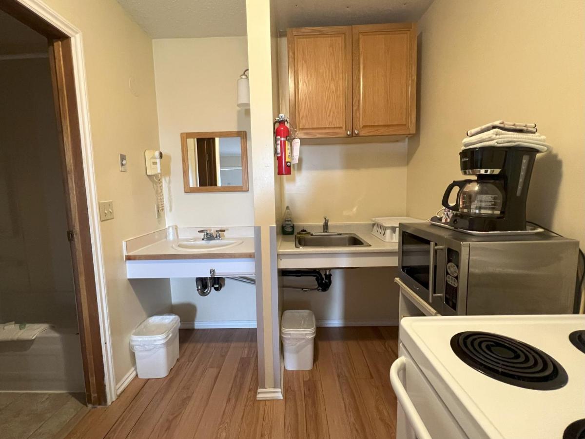 Hillview Motel Vanderhoof Dış mekan fotoğraf