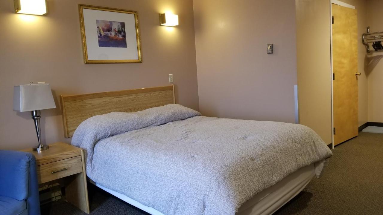 Hillview Motel Vanderhoof Dış mekan fotoğraf